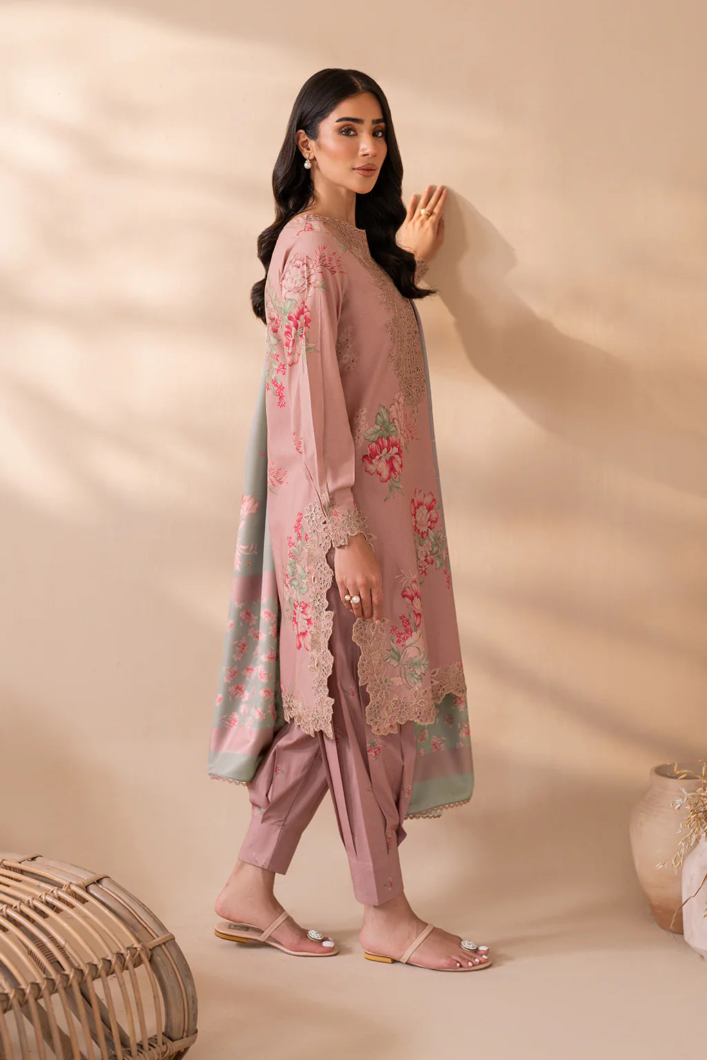 Iznik Luxury Lawn 3-Piece Suit