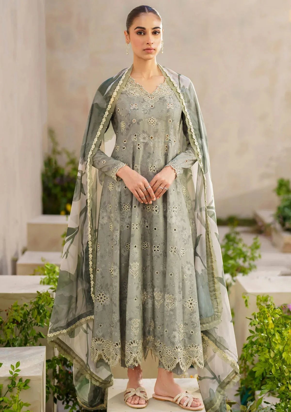 Iznik Luxury Lawn 3-Piece Suit