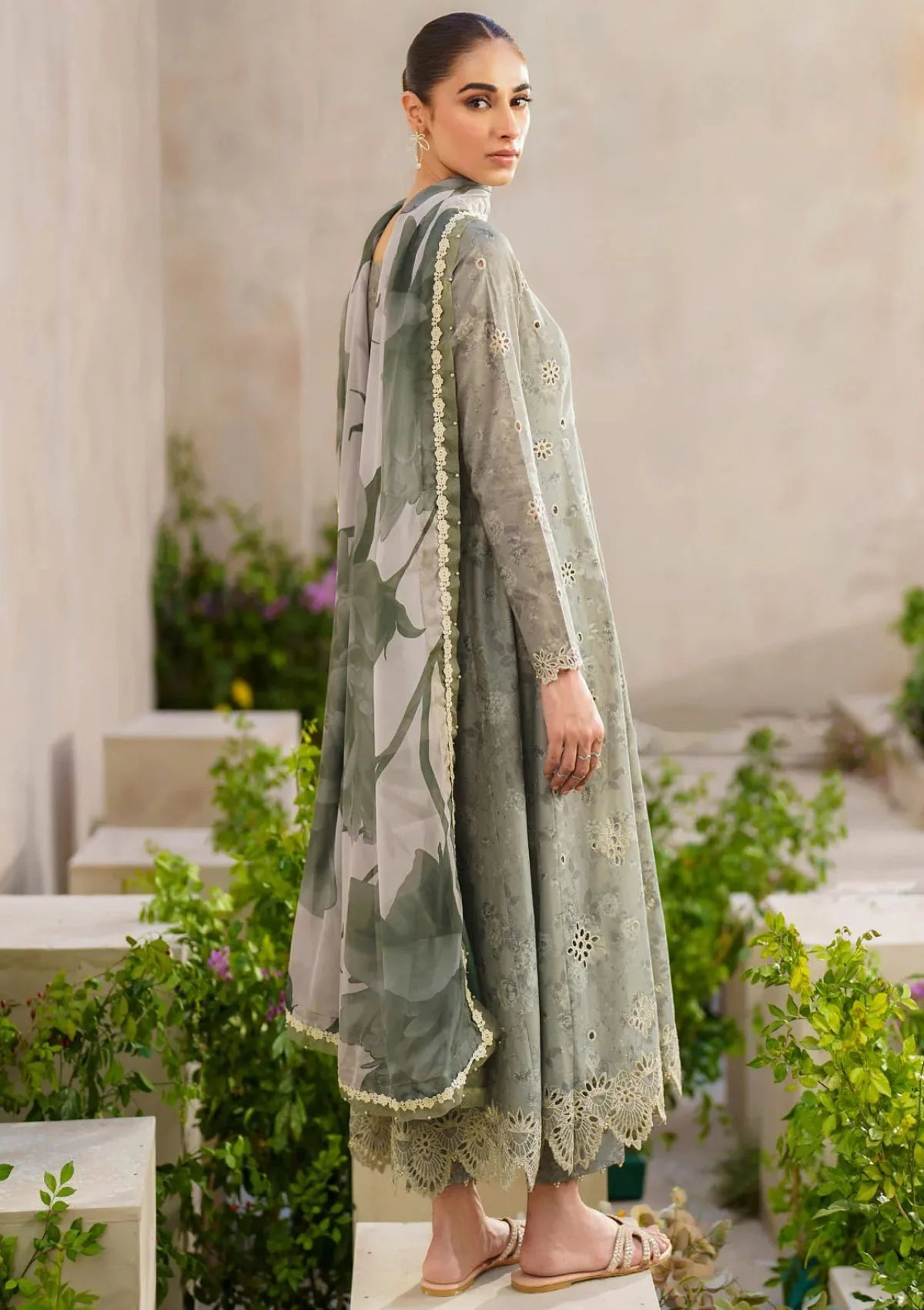 Iznik Luxury Lawn 3-Piece Suit